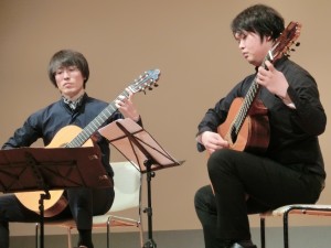 審査員演奏　（左）永田参男　（右）奥野隆